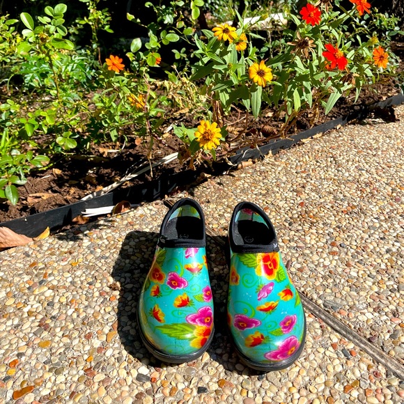 Waterproof Comfort Shoes, size 6 - Picture 3 of 5